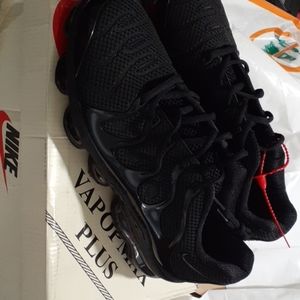 NIKE VAPORSMAX  PLUS